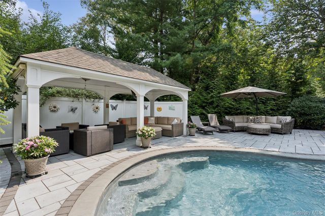 38 Riverview Terrace, Smithtown, NY 11787