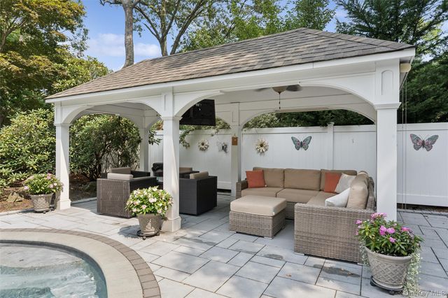 38 Riverview Terrace, Smithtown, NY 11787