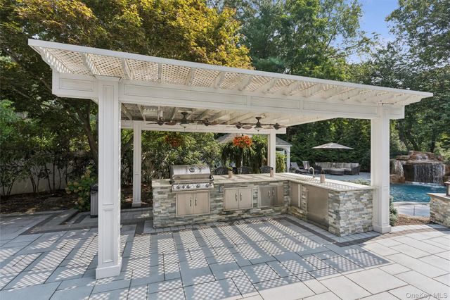 38 Riverview Terrace, Smithtown, NY 11787