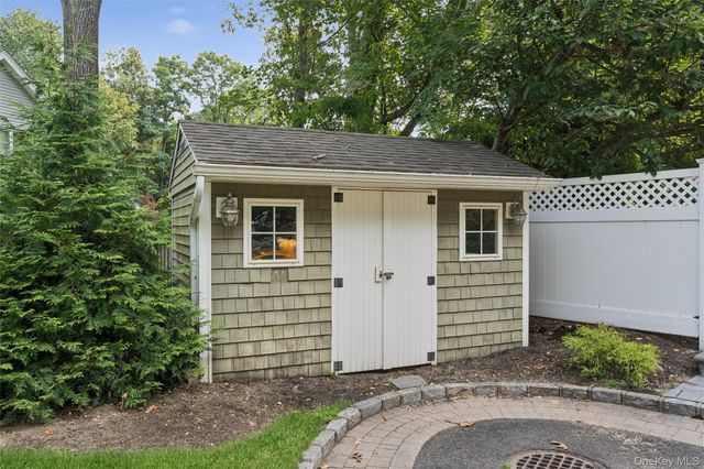 38 Riverview Terrace, Smithtown, NY 11787
