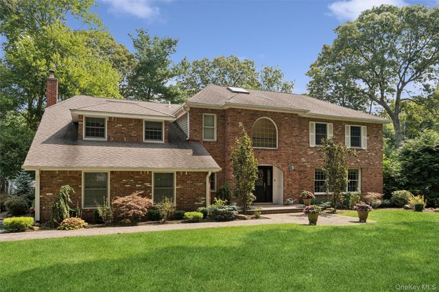 38 Riverview Terrace, Smithtown, NY 11787