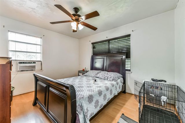 10438 Caxton Street, Houston, TX 77016