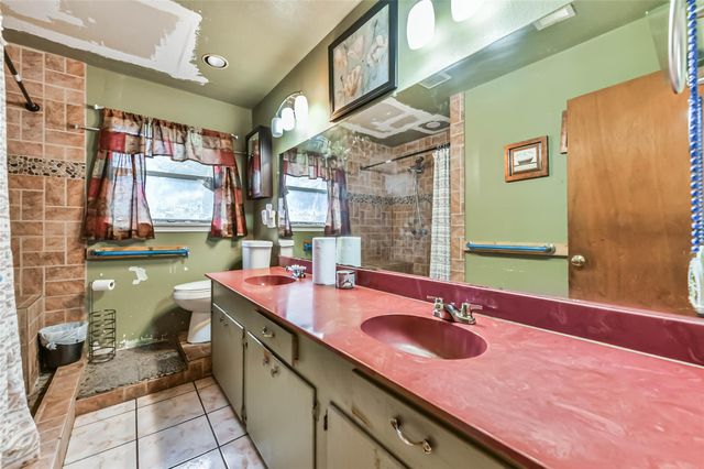 10438 Caxton Street, Houston, TX 77016
