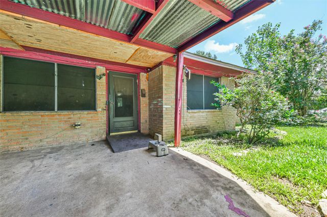 10438 Caxton Street, Houston, TX 77016