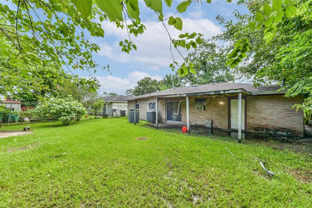 10438 Caxton Street, Houston, TX 77016