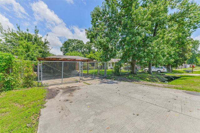 10438 Caxton Street, Houston, TX 77016