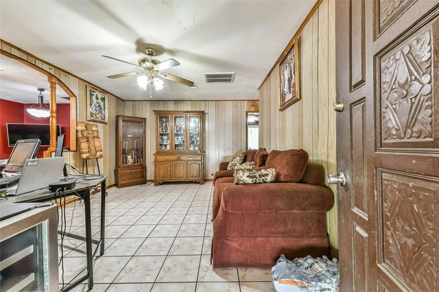 10438 Caxton Street, Houston, TX 77016