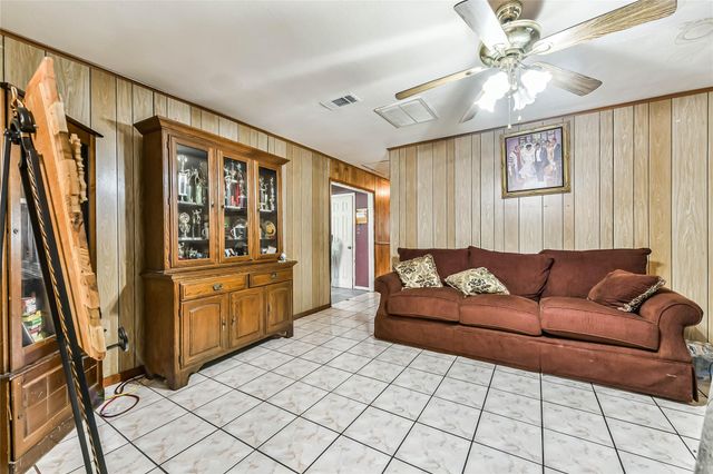 10438 Caxton Street, Houston, TX 77016