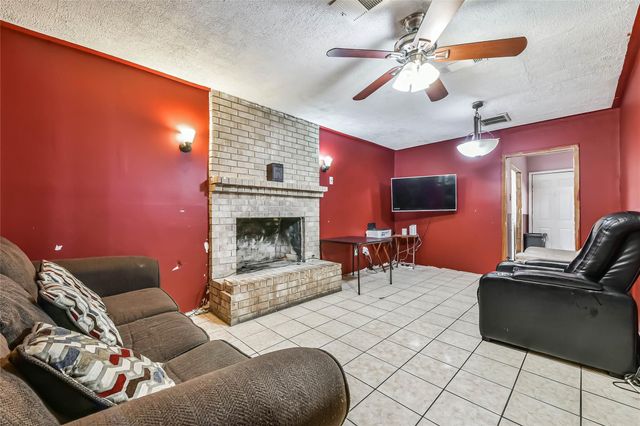 10438 Caxton Street, Houston, TX 77016