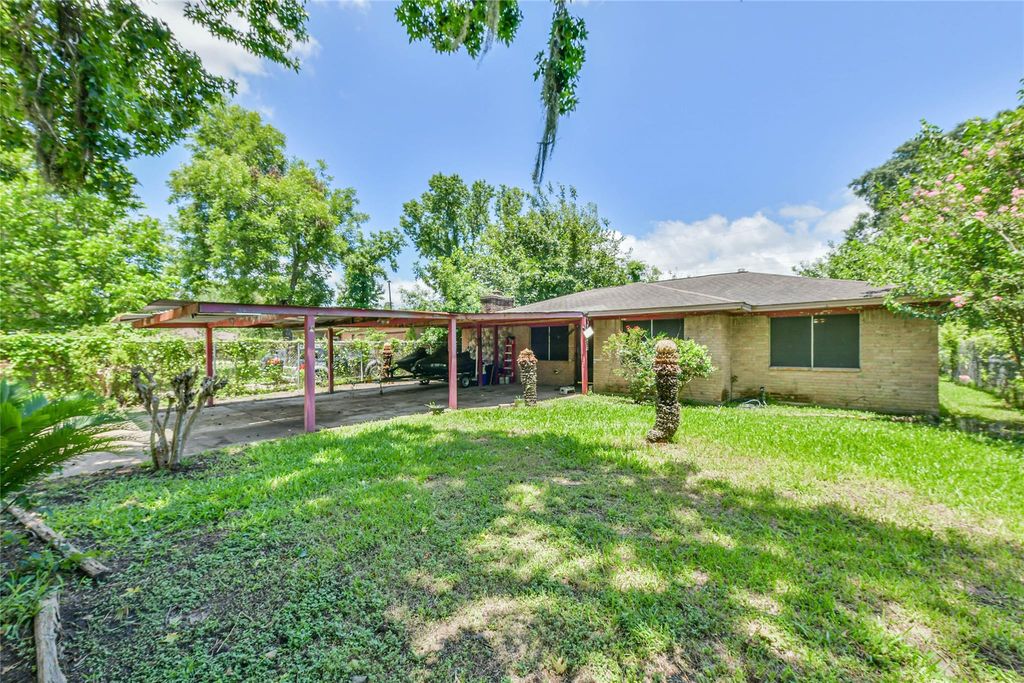10438 Caxton Street, Houston, TX 77016