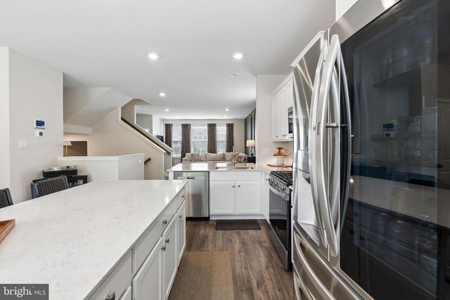 38 SISTERS FARMSTEAD DR, Mount Laurel, NJ 08054