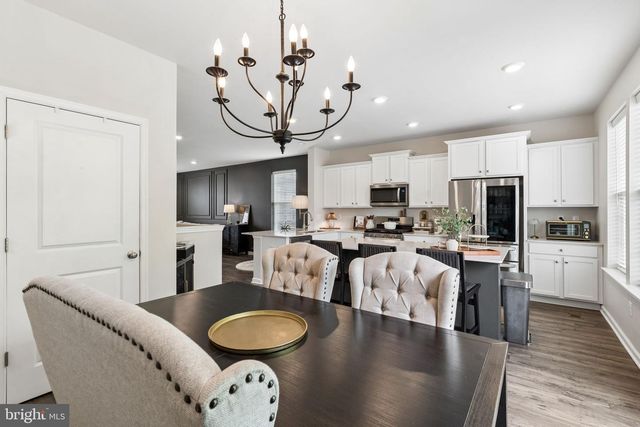 38 SISTERS FARMSTEAD DR, Mount Laurel, NJ 08054