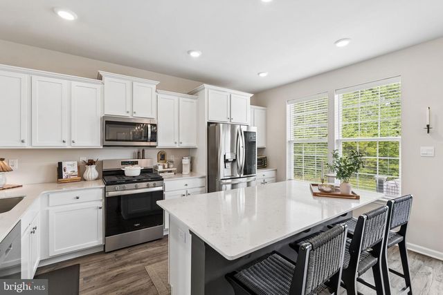 38 SISTERS FARMSTEAD DR, Mount Laurel, NJ 08054
