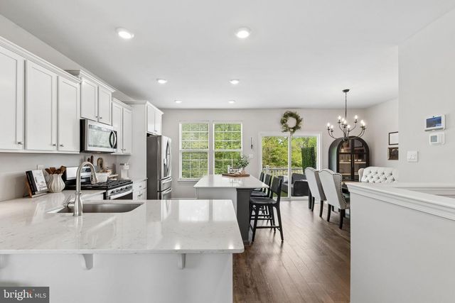 38 SISTERS FARMSTEAD DR, Mount Laurel, NJ 08054