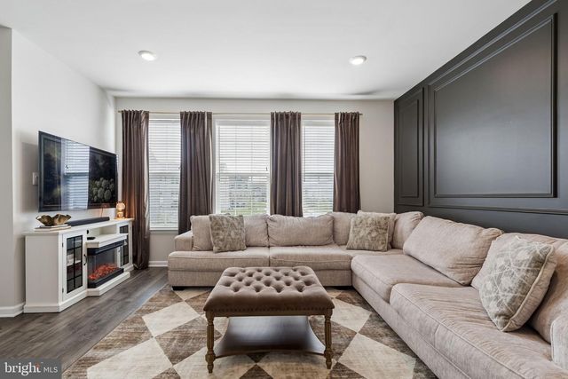 38 SISTERS FARMSTEAD DR, Mount Laurel, NJ 08054