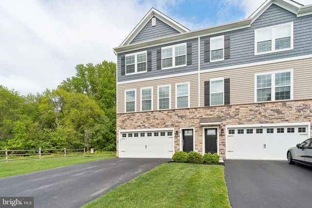 38 SISTERS FARMSTEAD DR, Mount Laurel, NJ 08054