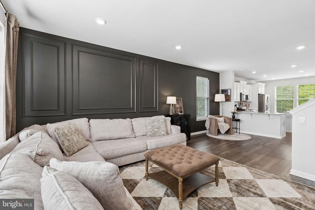 38 SISTERS FARMSTEAD DR, Mount Laurel, NJ 08054