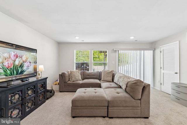 38 SISTERS FARMSTEAD DR, Mount Laurel, NJ 08054