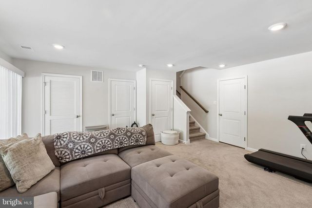38 SISTERS FARMSTEAD DR, Mount Laurel, NJ 08054