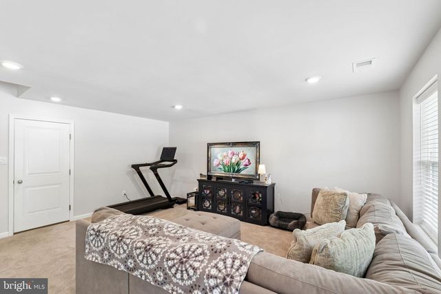 38 SISTERS FARMSTEAD DR, Mount Laurel, NJ 08054