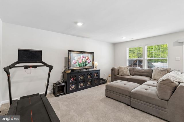 38 SISTERS FARMSTEAD DR, Mount Laurel, NJ 08054