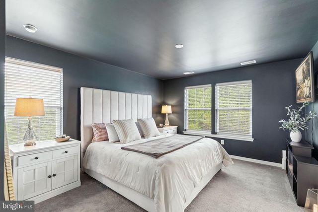 38 SISTERS FARMSTEAD DR, Mount Laurel, NJ 08054