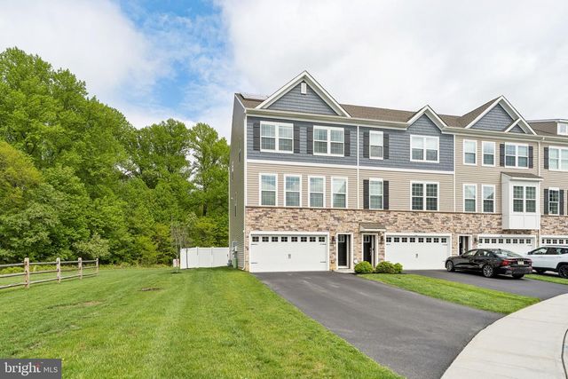 38 SISTERS FARMSTEAD DR, Mount Laurel, NJ 08054