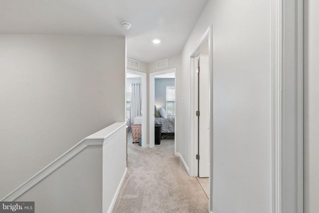 38 SISTERS FARMSTEAD DR, Mount Laurel, NJ 08054