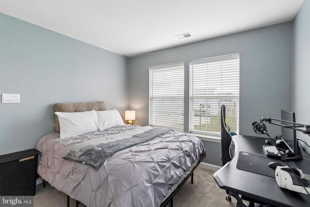 38 SISTERS FARMSTEAD DR, Mount Laurel, NJ 08054