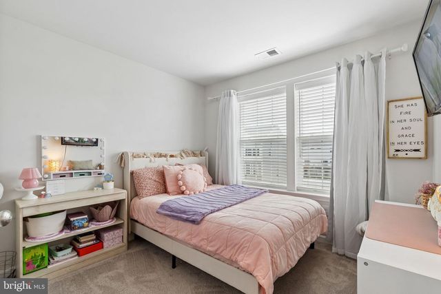 38 SISTERS FARMSTEAD DR, Mount Laurel, NJ 08054