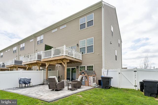 38 SISTERS FARMSTEAD DR, Mount Laurel, NJ 08054