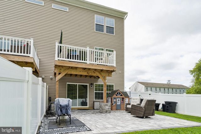 38 SISTERS FARMSTEAD DR, Mount Laurel, NJ 08054