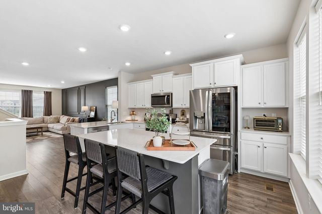 38 SISTERS FARMSTEAD DR, Mount Laurel, NJ 08054
