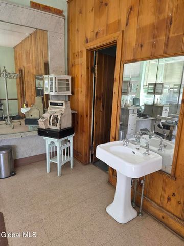 76 W Grand Street, Palatine Bridge, NY 13428