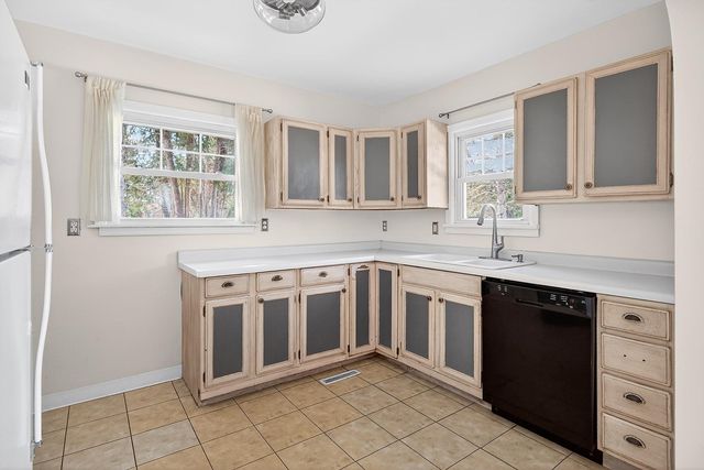 2780 Hamlet Avenue N, Oakdale, MN 55128