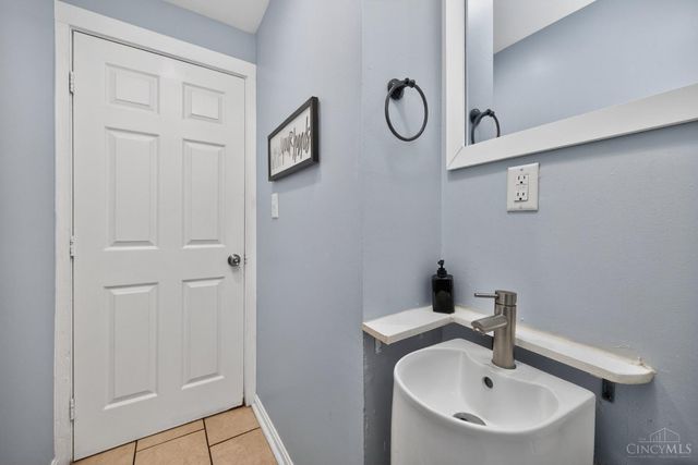819 Summit Avenue, Cincinnati, OH 45204