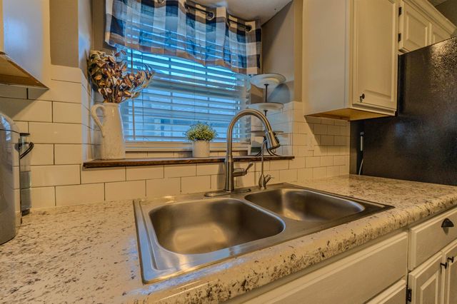 1013 Park Rd, Rose Hill, KS 67133