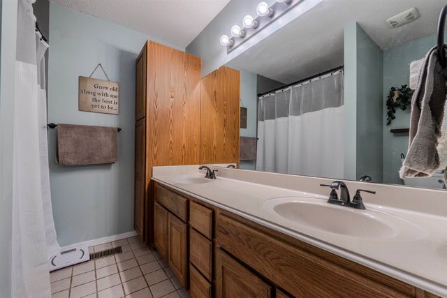 1013 Park Rd, Rose Hill, KS 67133