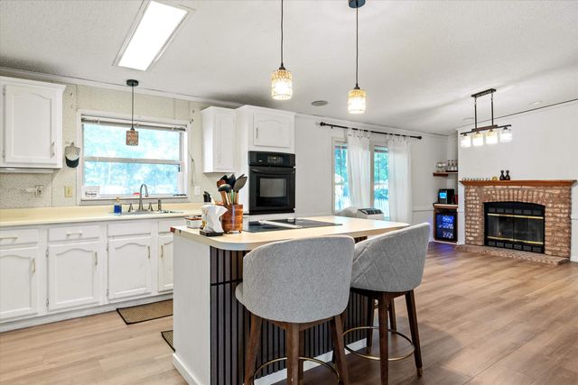 1 Longwood Lane, Merrimack, NH 03054