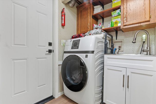 1 Longwood Lane, Merrimack, NH 03054