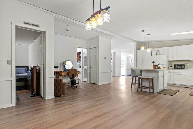 1 Longwood Lane, Merrimack, NH 03054