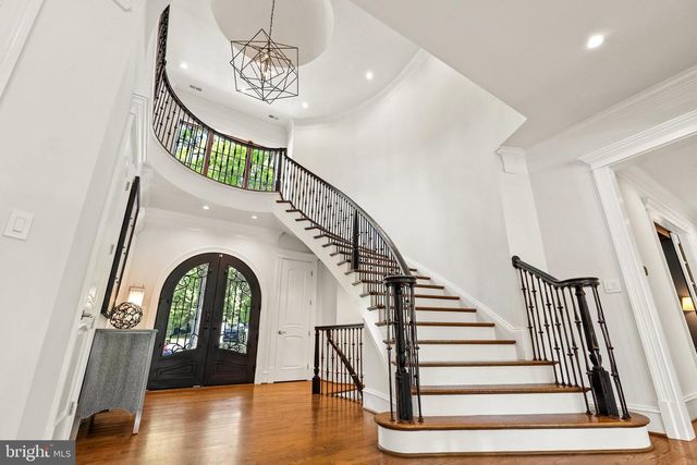 3801 52ND ST NW, Washington, DC 20016