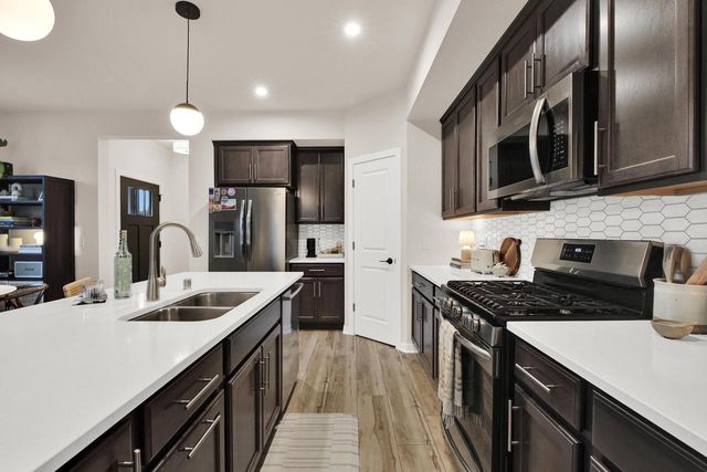 W204N17637 Laurel PLACE, Jackson, WI 53037