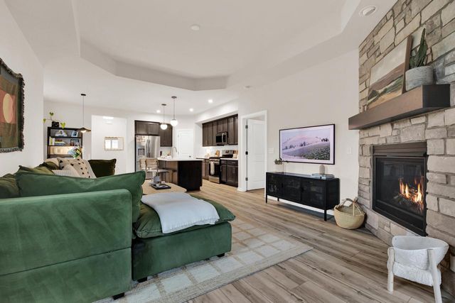 W204N17637 Laurel PLACE, Jackson, WI 53037