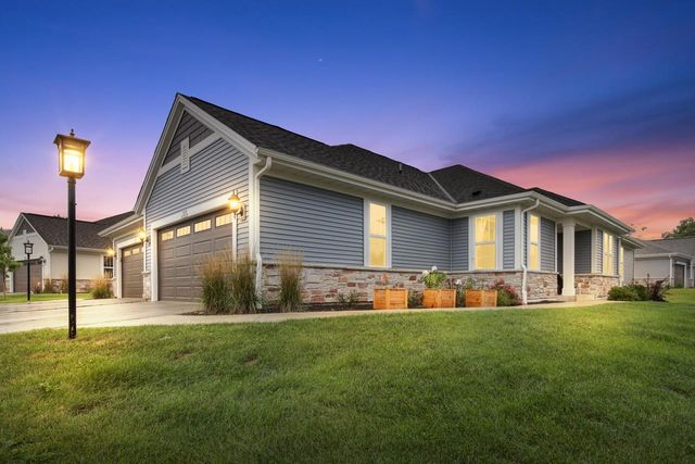 W204N17637 Laurel PLACE, Jackson, WI 53037