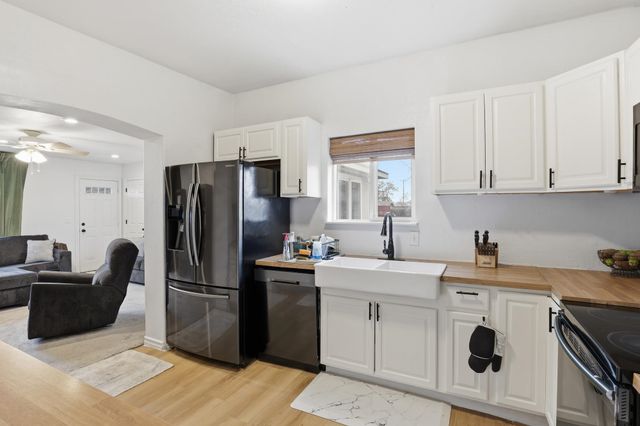 1902 E MALLON Ave, Spokane, WA 99202