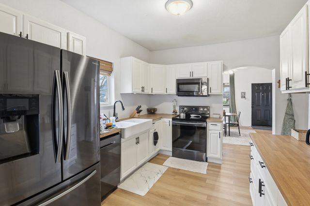 1902 E MALLON Ave, Spokane, WA 99202