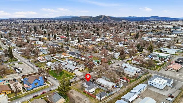 1902 E MALLON Ave, Spokane, WA 99202