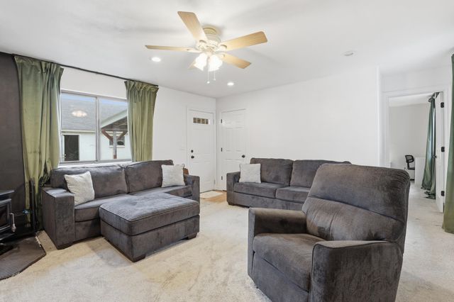 1902 E MALLON Ave, Spokane, WA 99202