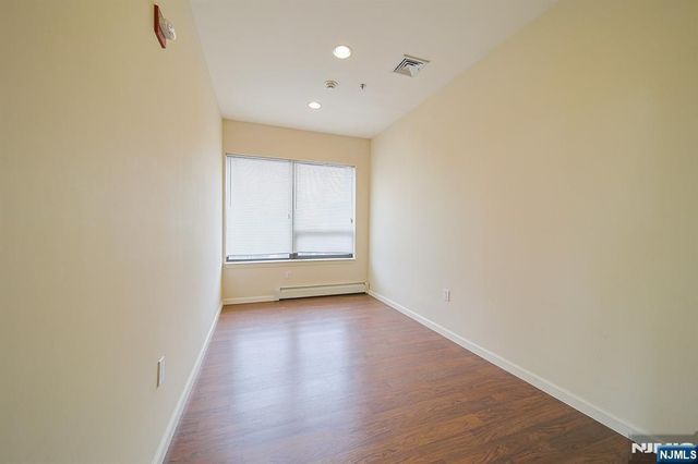 280 Broad Avenue 3F, Palisades Park, NJ 07650